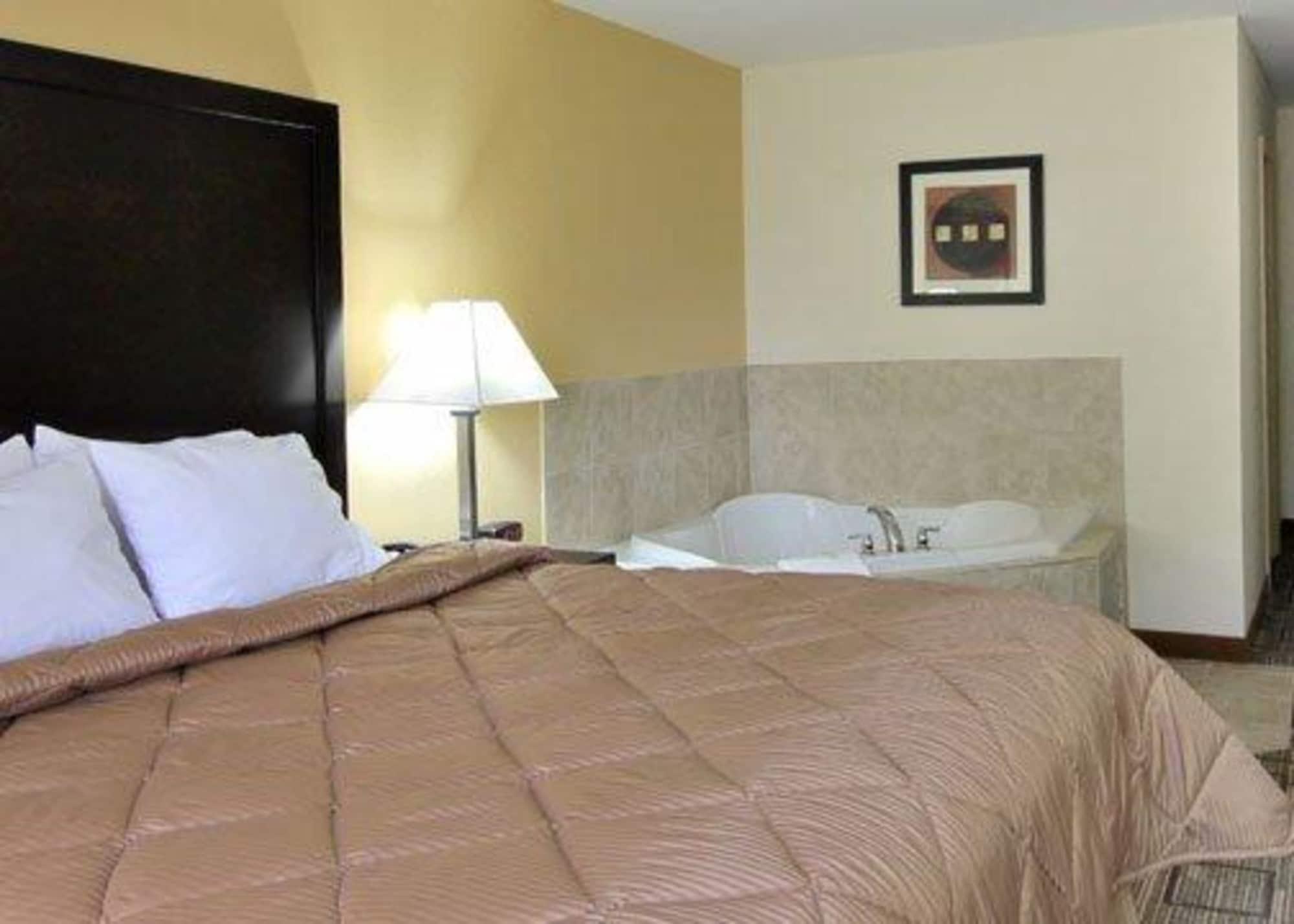 Quality Inn & Suites Greenville Near Downtown Bagian luar foto
