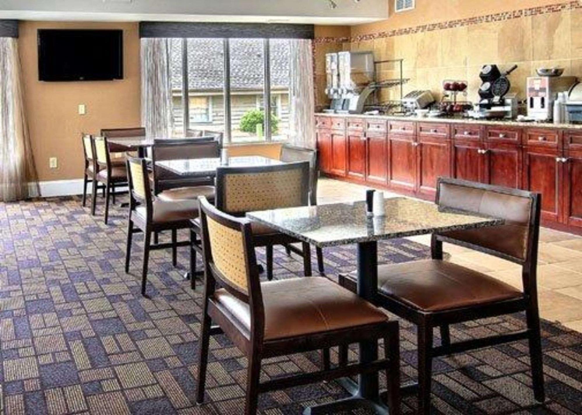 Quality Inn & Suites Greenville Near Downtown Bagian luar foto